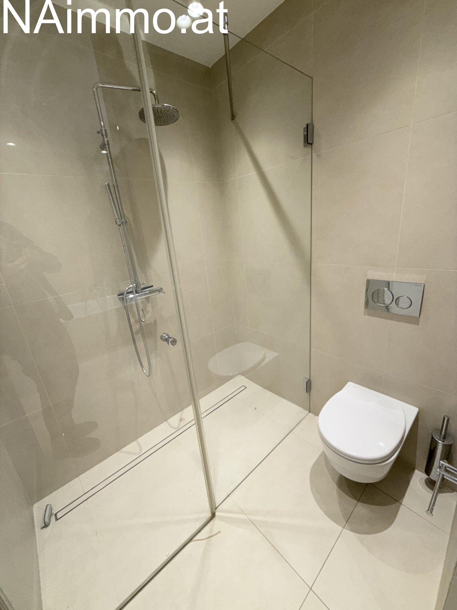 Neu errichtete DG Wohnung, Klima, große Terrasse, toller Blick