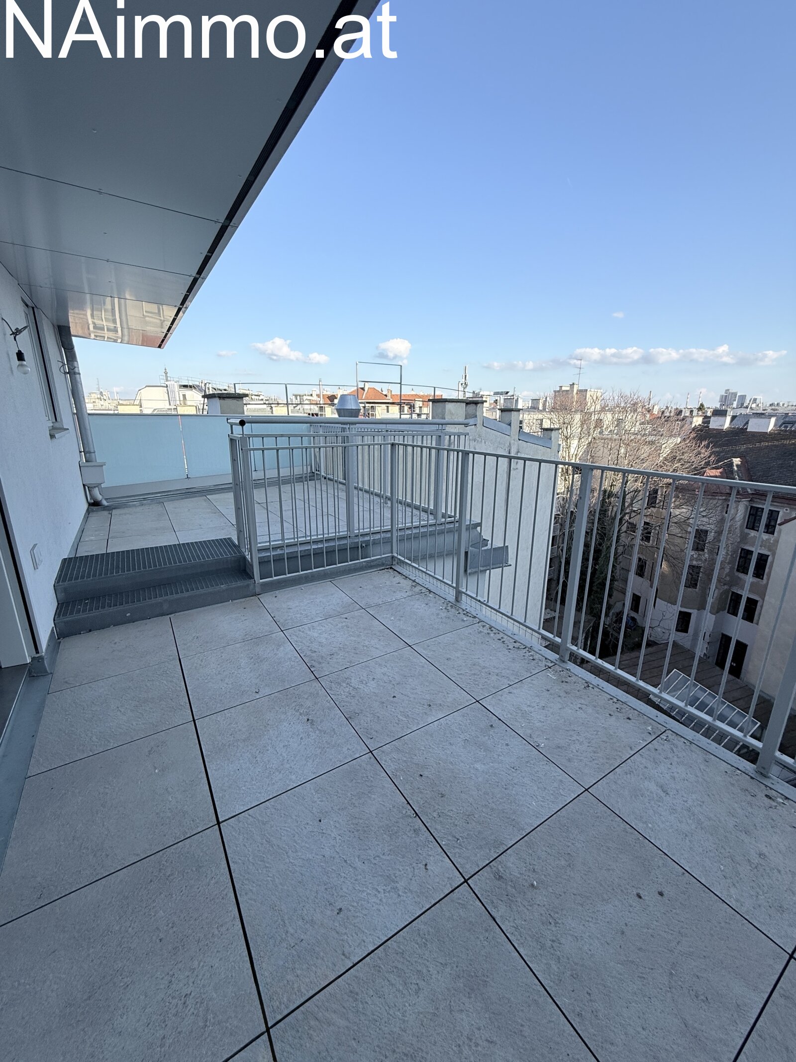 Neu errichtete DG Wohnung, Klima, große Terrasse, toller Blick 