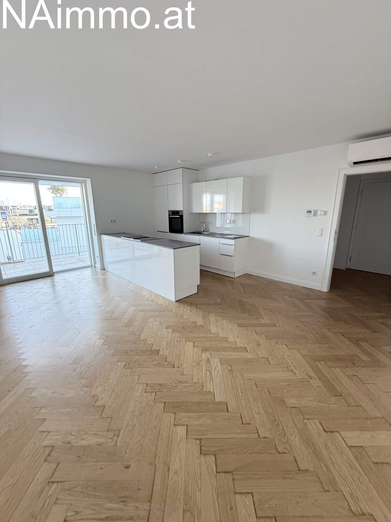 Neu errichtete DG Wohnung, Klima, große Terrasse, toller Blick