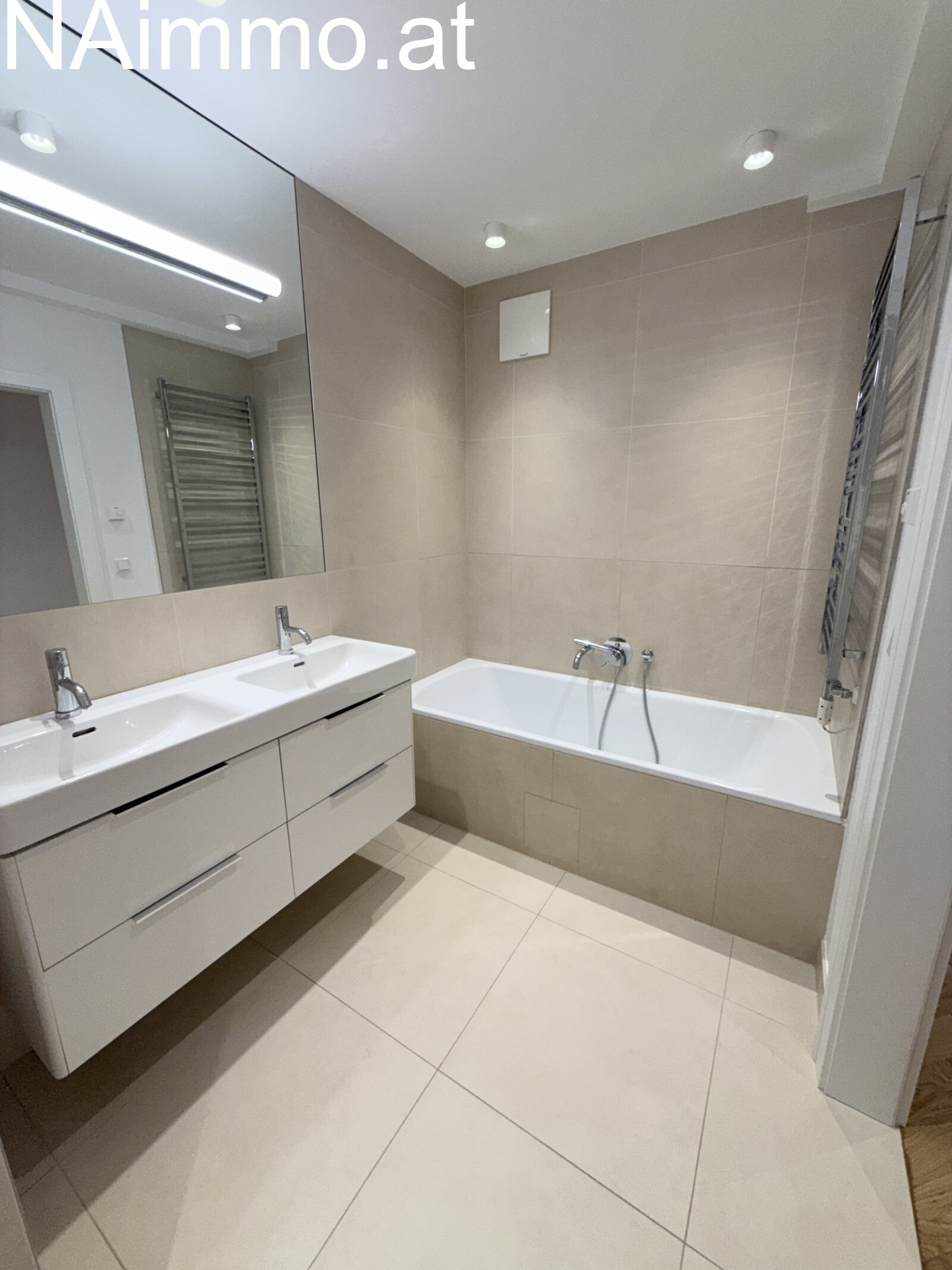 Neu errichtete DG Wohnung, Klima, große Terrasse, toller Blick