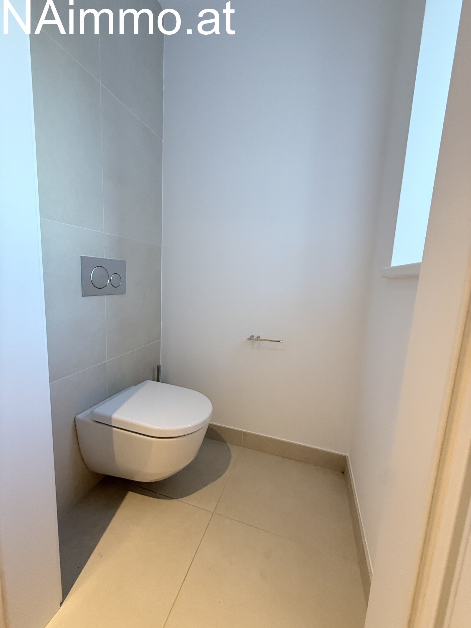 Neu errichtete DG Wohnung, Klima, große Terrasse, toller Blick