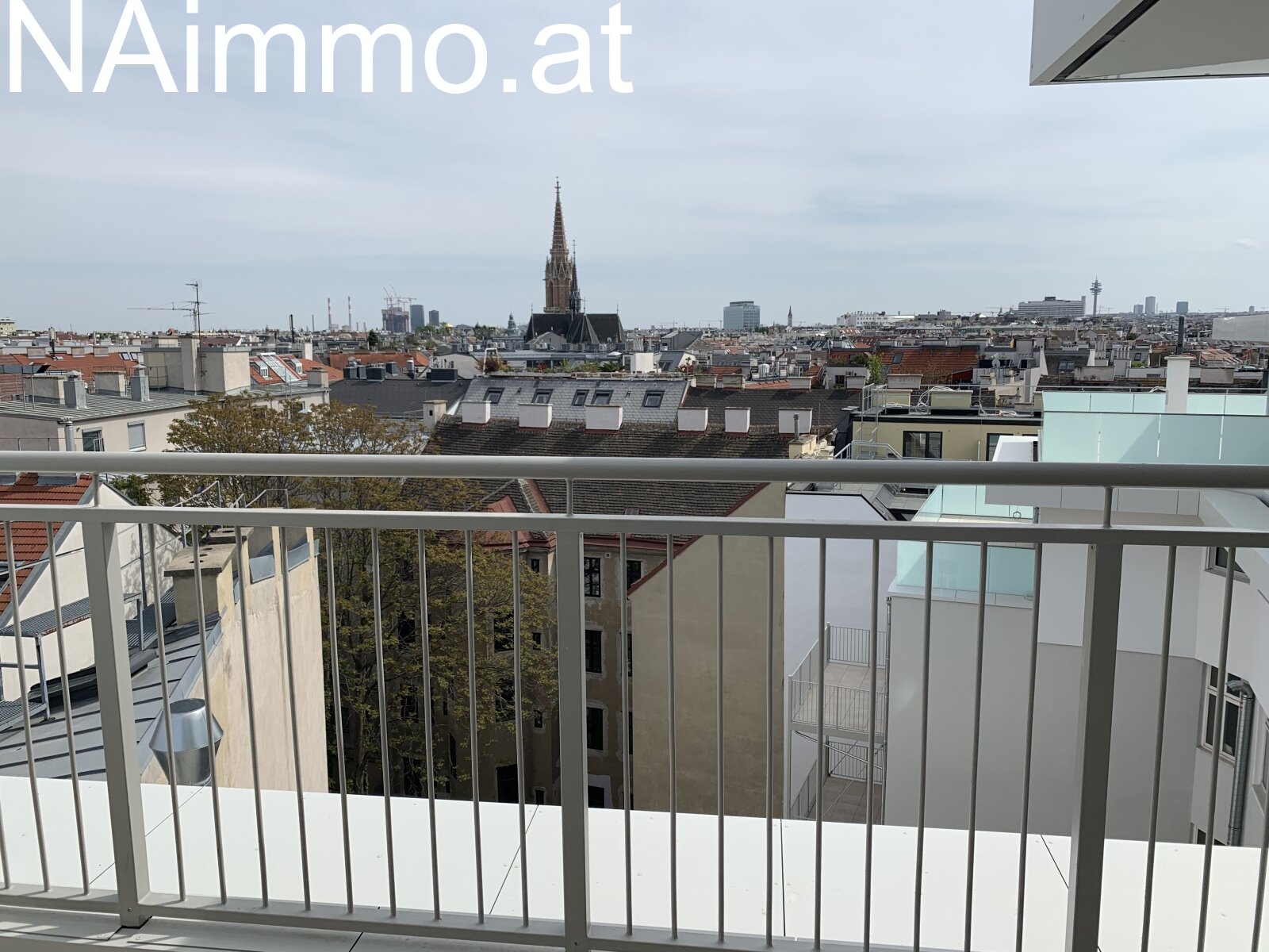 Neu errichtete DG Wohnung, Klima, große Terrasse, toller Blick