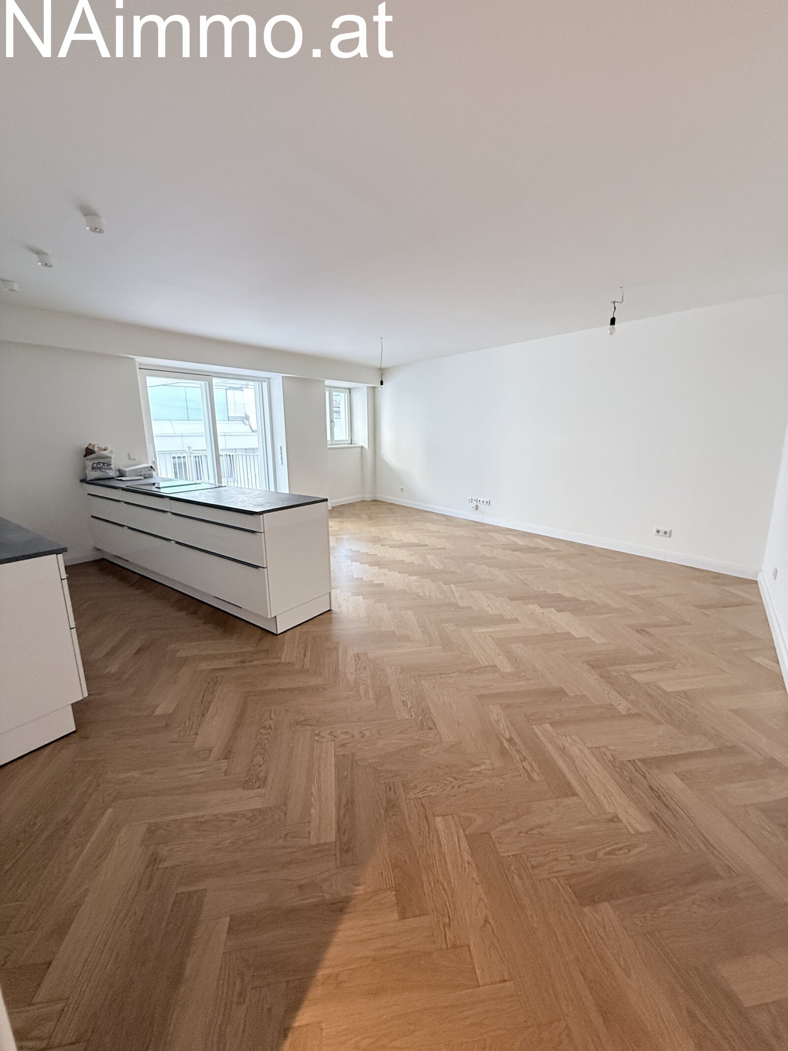 hochwertige 4-Zimmer DG Wohnung, klimatisiert 